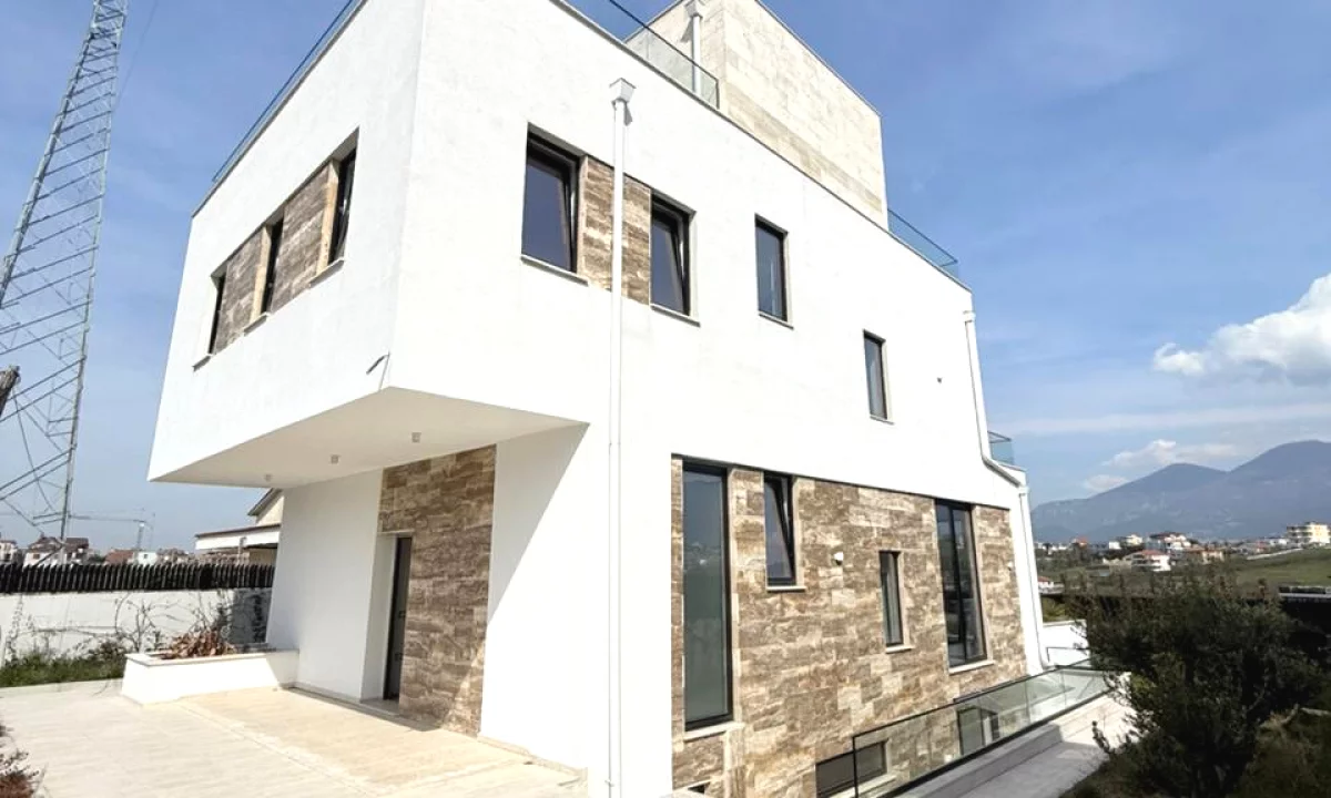 Luxury villas for sale in Tirana 4+1, Emty