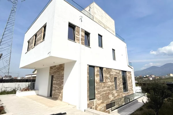 🏡Vilë Luksoze me Pishinë për Shitje ne Mjull Bathore, pranë TEG-ut.