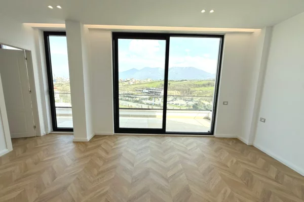 Luxury villas for sale in Tirana 4+1, Emty