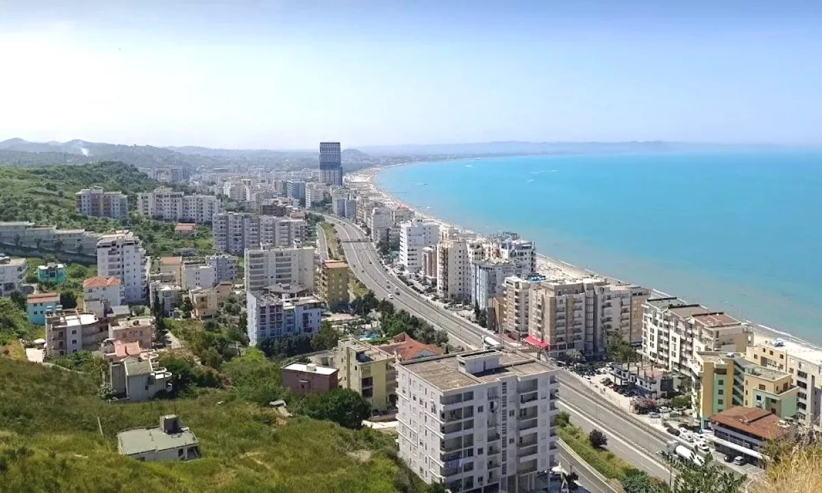 Shtepi ne shitje Apartament ne Durres, 2+1, Mobilimi E mobiluar, Pagesa 300,000  Euro.
