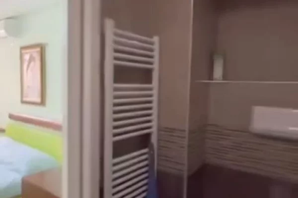 Shtepi ne shitje Apartament ne Durres, 2+1, Mobilimi E mobiluar, Pagesa 300,000  Euro.