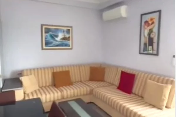 Shtepi ne shitje Apartament ne Durres, 2+1, Mobilimi E mobiluar, Pagesa 300,000  Euro.