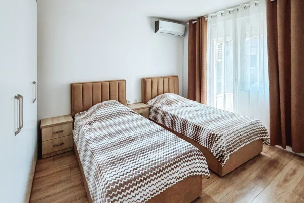 Shtepi me qera Apartament ne Tirane, 2+1, Mobilimi E mobiluar, Pagesa 90,000  Leke.