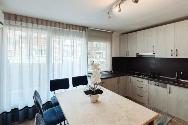 Shtepi me qera Apartament ne Tirane, 2+1, Mobilimi E mobiluar, Pagesa 90,000  Leke.