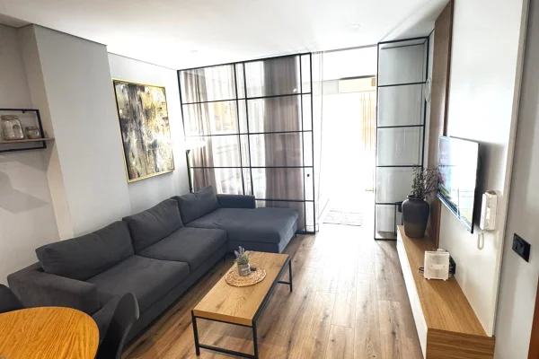 Shtepi me qera Apartament ne Tirane, 2+1, Mobilimi E mobiluar, Pagesa 65,000  Leke.