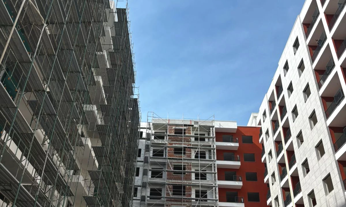 Shtepi ne shitje Apartament ne Tirane, 2+1, Mobilimi Bosh, pa mobiluar, Pagesa 132,700  Euro.