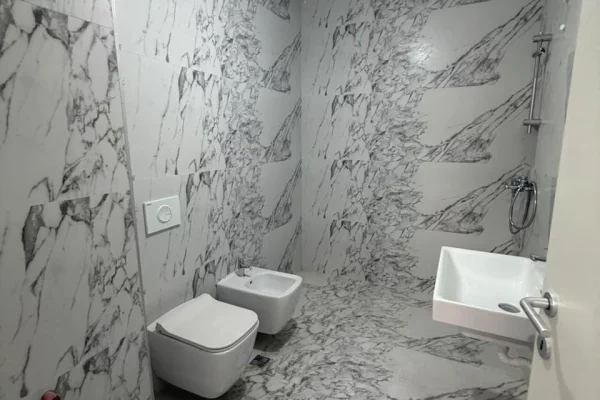 Appartamento in vendita a Tirana 2+1, Vuoto