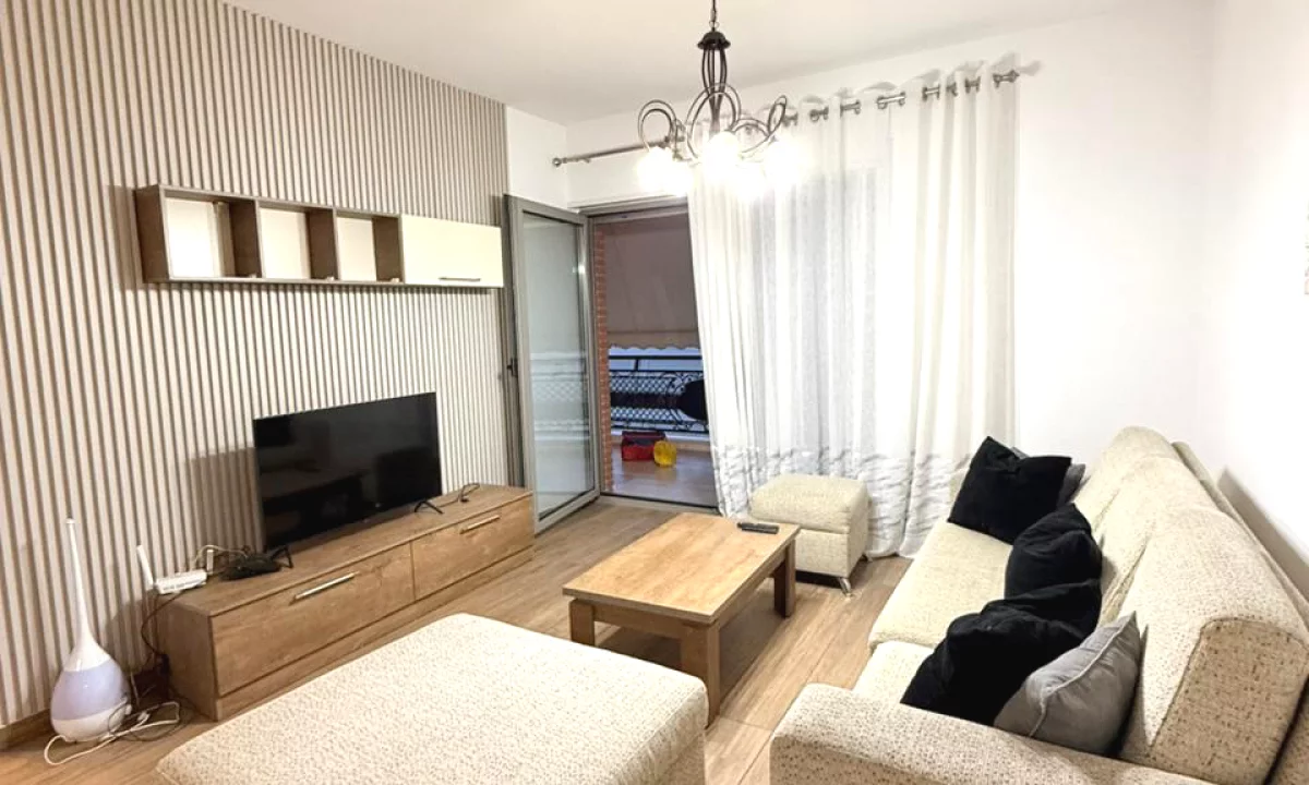 Appartamento in affitto a Tirana 2+1, Arredato