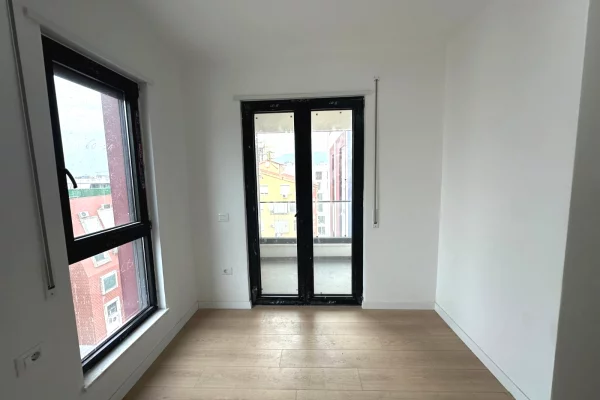 Appartamento in vendita a Tirana 3+1, Vuoto