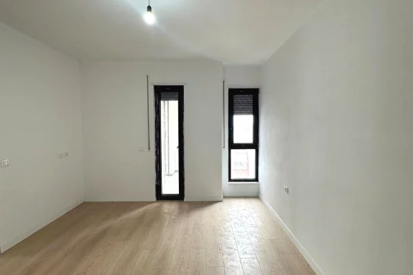Appartamento in vendita a Tirana 3+1, Vuoto
