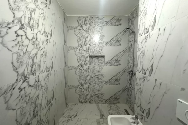 Appartamento in vendita a Tirana 3+1, Vuoto