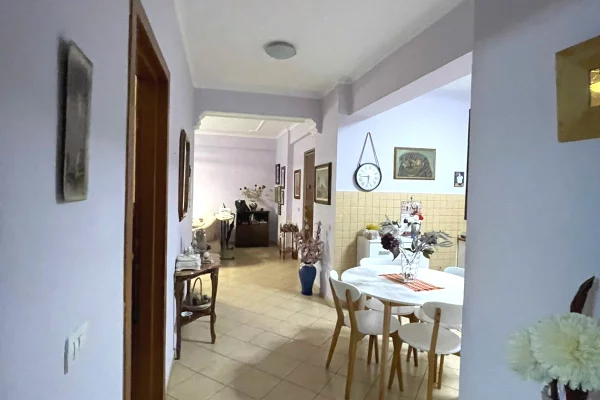 Shtepi me qera Apartament ne Tirane, 2+1, Mobilimi E mobiluar, Pagesa 700  Euro.