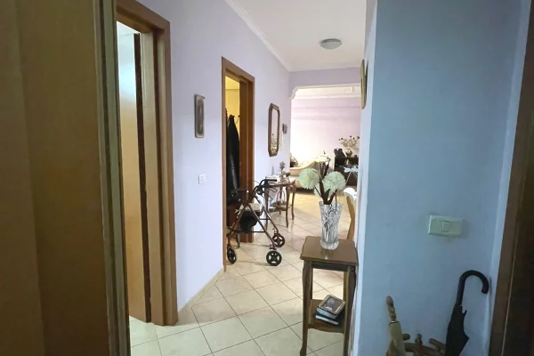 Shtepi me qera Apartament ne Tirane, 2+1, Mobilimi E mobiluar, Pagesa 700  Euro.