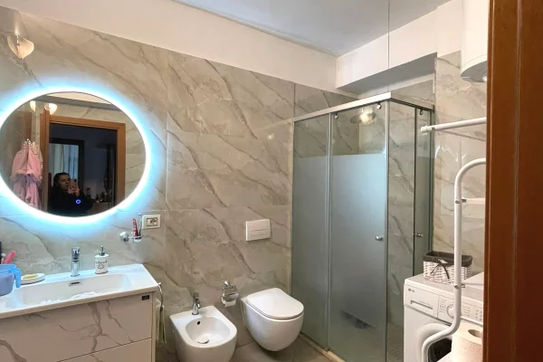 Shtepi me qera Apartament ne Tirane, 2+1, Mobilimi E mobiluar, Pagesa 700  Euro.