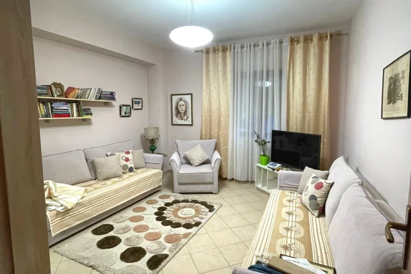 Shtepi me qera Apartament ne Tirane, 2+1, Mobilimi E mobiluar, Pagesa 700  Euro.