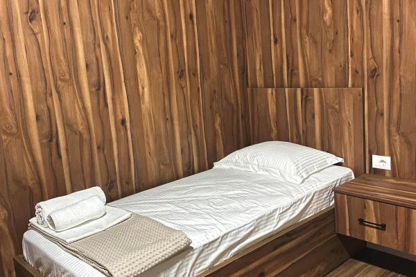 Shtepi me qera Apartament ne Tirane, 2+1, Mobilimi E mobiluar, Pagesa 85,000  Leke.