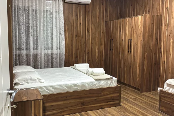 Shtepi me qera Apartament ne Tirane, 2+1, Mobilimi E mobiluar, Pagesa 85,000  Leke.