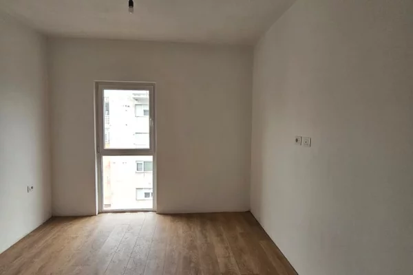Shtepi ne shitje Apartament ne Tirane, 2+1, Mobilimi Bosh, pa mobiluar, Pagesa 125,000  Euro.