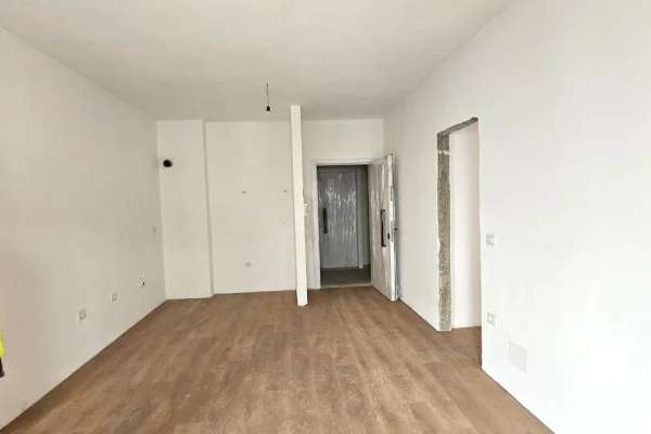 Shtepi ne shitje Apartament ne Tirane, 2+1, Mobilimi Bosh, pa mobiluar, Pagesa 125,000  Euro.
