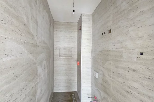 Shtepi ne shitje Apartament ne Tirane, 2+1, Mobilimi Bosh, pa mobiluar, Pagesa 125,000  Euro.