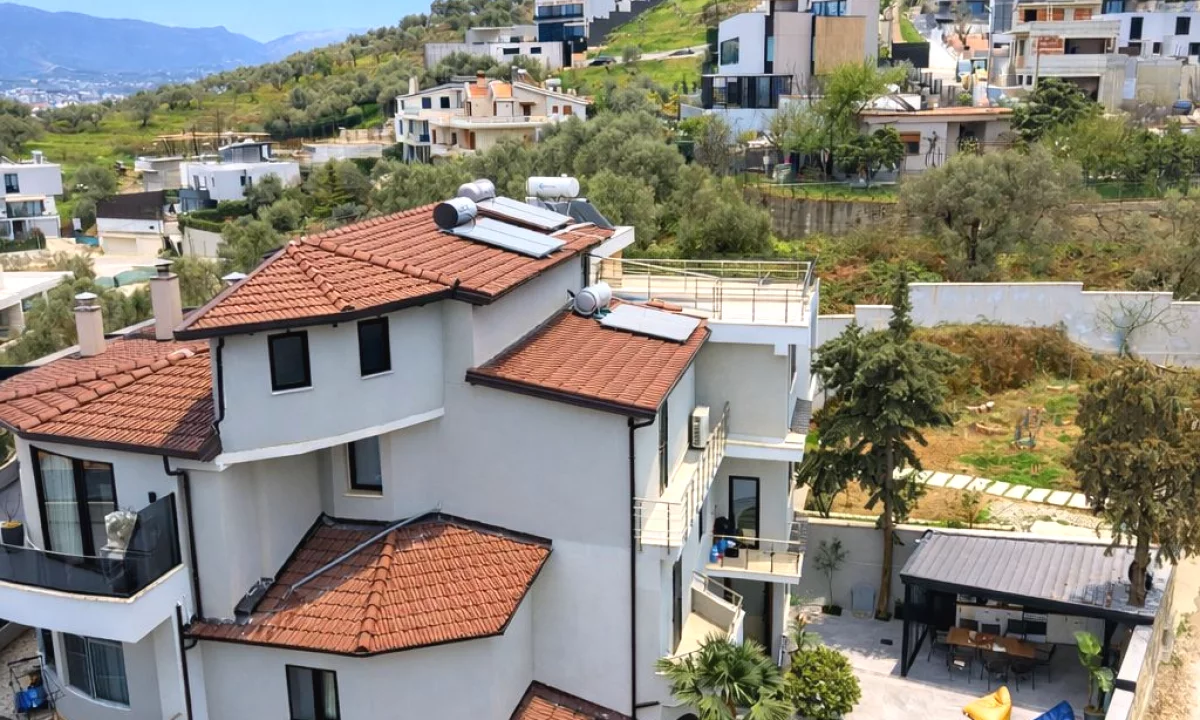 Luxury villas for sale in Tirana 7+1, Furnished