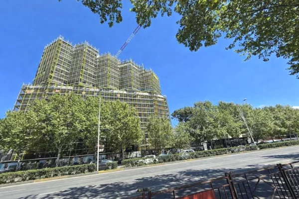 Shtepi ne shitje Apartament ne Tirane, 2+1, Mobilimi Bosh, pa mobiluar, Pagesa 160,001  Euro.