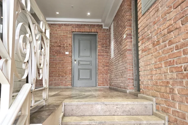 Ambient biznesi me qera 3+1 ne Tirane - 1,258 Euro