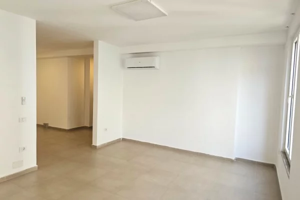 Ambient biznesi me qera 3+1 ne Tirane - 1,258 Euro