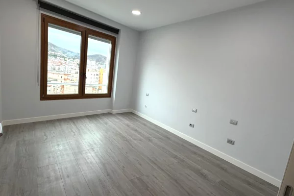 🏢Jepet Zyre me Qira 200 m2 te Kompleksi Delijorgji!