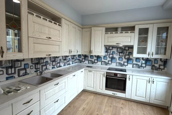 🏢Jepet Zyre me Qira 200 m2 te Kompleksi Delijorgji!