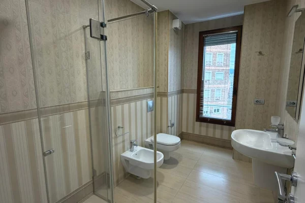 🏢Jepet Zyre me Qira 200 m2 te Kompleksi Delijorgji!