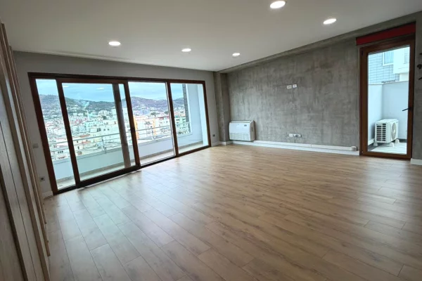 🏢Jepet Zyre me Qira 200 m² te Kompleksi Delijorgji!