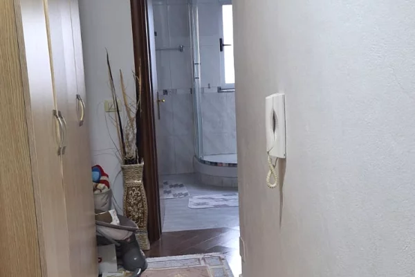 Shtepi ne shitje Apartament ne Tirane, 1+1, Mobilimi E mobiluar, Pagesa 110,000  Euro.