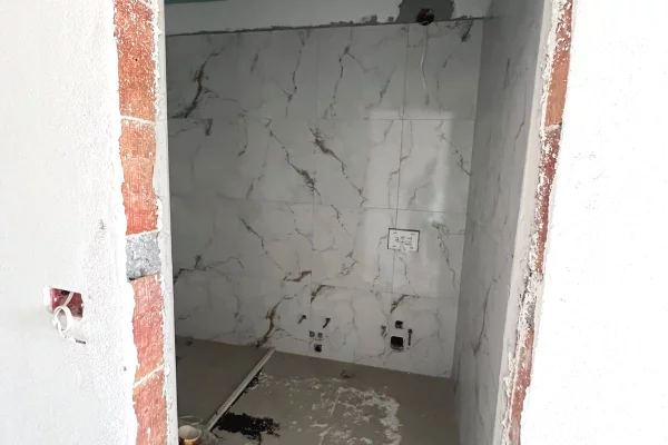 Shtepi ne shitje Apartament ne Tirane, 2+1, Mobilimi Bosh, pa mobiluar, Pagesa 155,000  Euro.