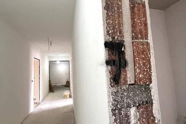 Shtepi ne shitje Apartament ne Tirane, 2+1, Mobilimi Bosh, pa mobiluar, Pagesa 155,000  Euro.