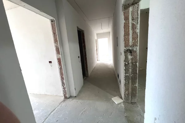 Shtepi ne shitje Apartament ne Tirane, 2+1, Mobilimi Bosh, pa mobiluar, Pagesa 155,000  Euro.