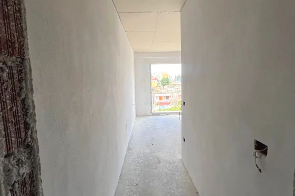 Shtepi ne shitje Apartament ne Tirane, 2+1, Mobilimi Bosh, pa mobiluar, Pagesa 155,000  Euro.