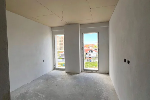 Shtepi ne shitje Apartament ne Tirane, 2+1, Mobilimi Bosh, pa mobiluar, Pagesa 155,000  Euro.