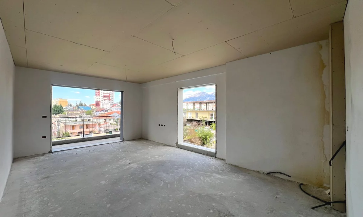 Shtepi ne shitje Apartament ne Tirane, 2+1, Mobilimi Bosh, pa mobiluar, Pagesa 155,000  Euro.