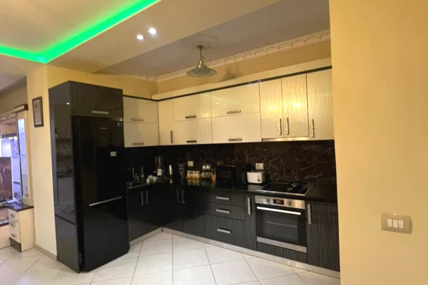 Shtepi me qera Apartament ne Tirane, 2+1, Mobilimi E mobiluar, Pagesa 600  Euro.