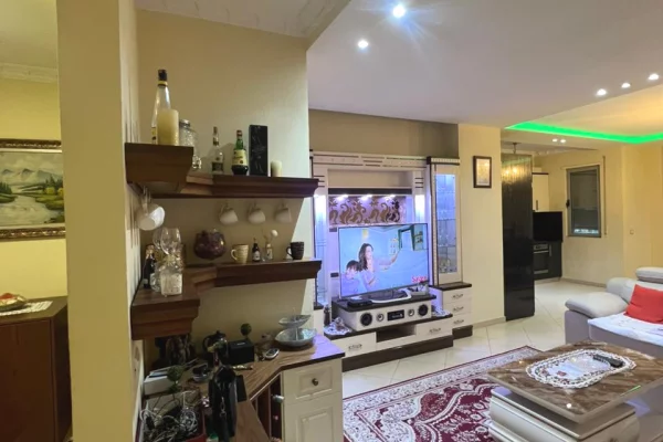 Shtepi me qera Apartament ne Tirane, 2+1, Mobilimi E mobiluar, Pagesa 600  Euro.