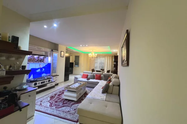 Shtepi me qera Apartament ne Tirane, 2+1, Mobilimi E mobiluar, Pagesa 600  Euro.