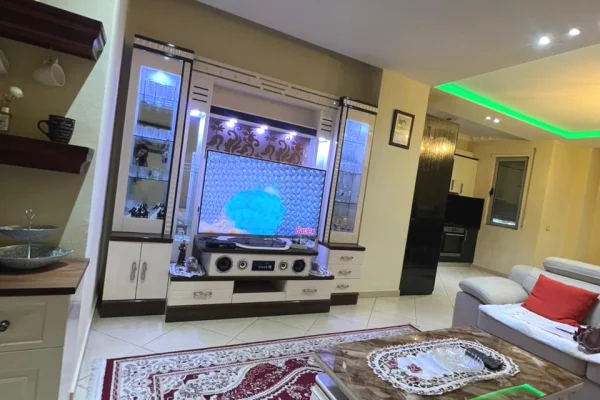 Shtepi me qera Apartament ne Tirane, 2+1, Mobilimi E mobiluar, Pagesa 600  Euro.