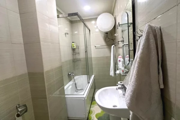 Shtepi me qera Apartament ne Tirane, 2+1, Mobilimi E mobiluar, Pagesa 600  Euro.