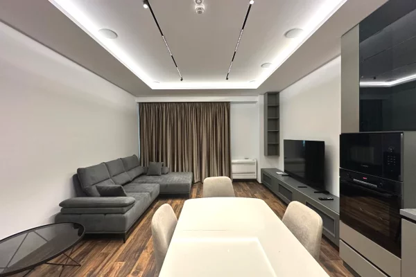 Shtepi me qera 1+1 ne Tirane - 1,300 Euro