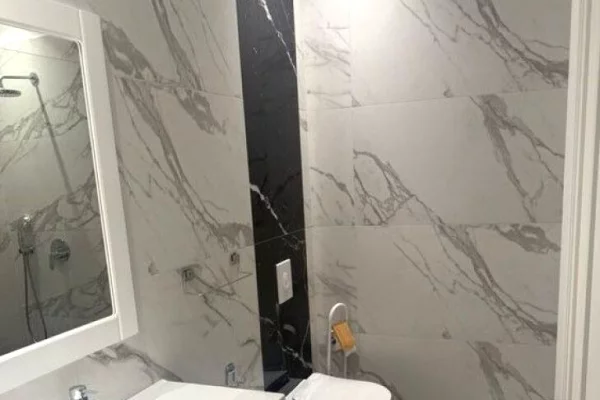 Shtepi me qera Apartament ne Tirane, 1+1, Mobilimi E mobiluar, Pagesa 1,300  Euro.