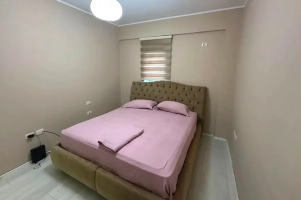 Shtepi me qera Apartament ne Tirane, 3+1, Mobilimi E mobiluar, Pagesa 1,400  Euro.