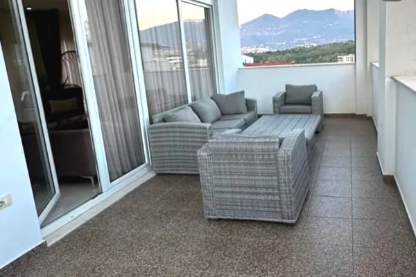 Shtepi me qera Apartament ne Tirane, 3+1, Mobilimi E mobiluar, Pagesa 1,400  Euro.