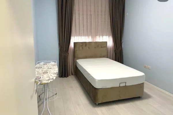 Shtepi me qera Apartament ne Tirane, 3+1, Mobilimi E mobiluar, Pagesa 1,400  Euro.