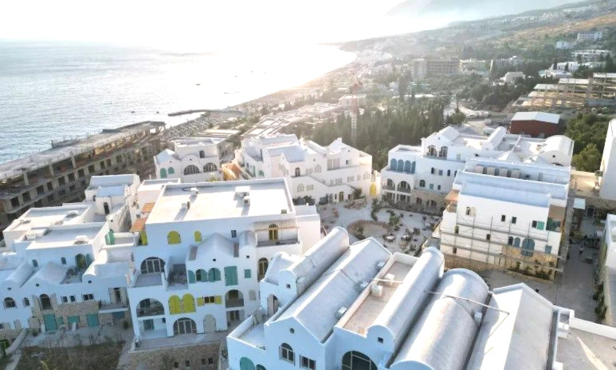 Shtepi ne shitje Apartament ne Himare, 2+1, Mobilimi Bosh, pa mobiluar, Pagesa 423,800  Euro.